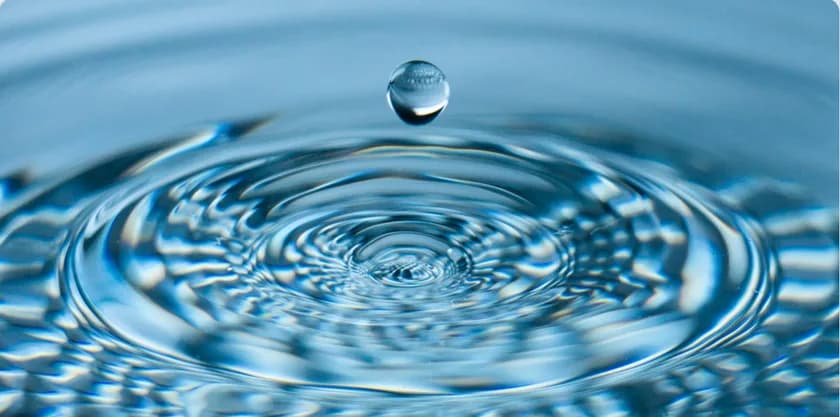 Капля воды на водной глади